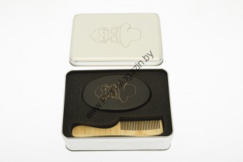 Набор расчесок Dewal для бороды и усов в алюминиевом кейсе CO-007/1 Щетки предназначены для бережного расчесывания, укладки и ухода за волосами.